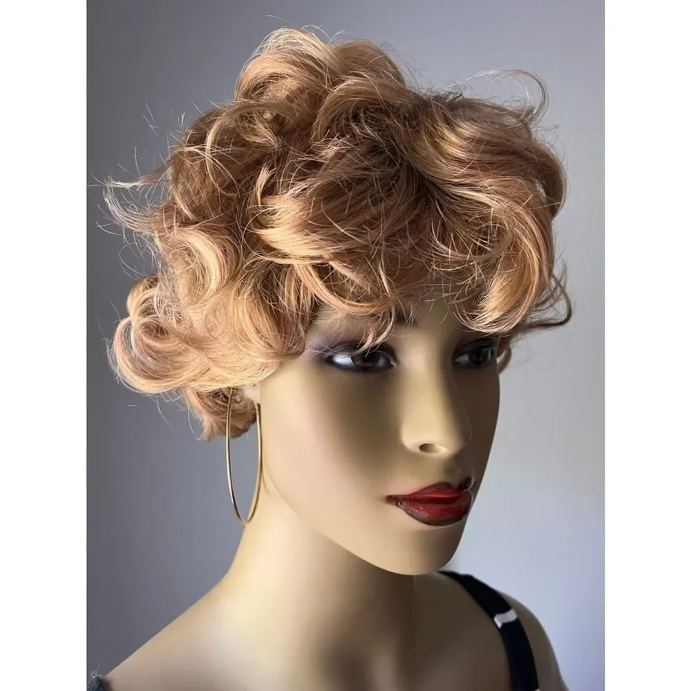 Amazon Short Curly Wig in Strawberry Blonde